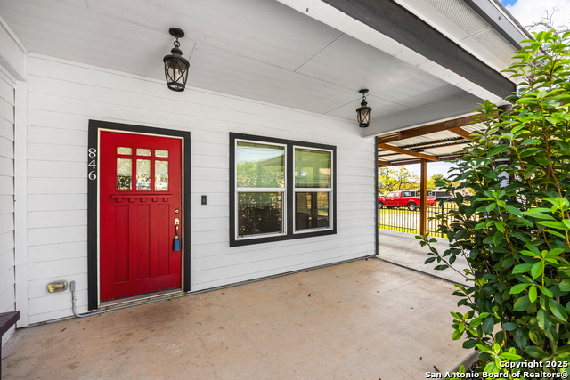 Image 4 of 44 For 846 Sutton  