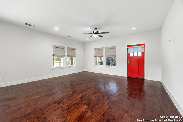 Image 8 of 44 For 846 Sutton  