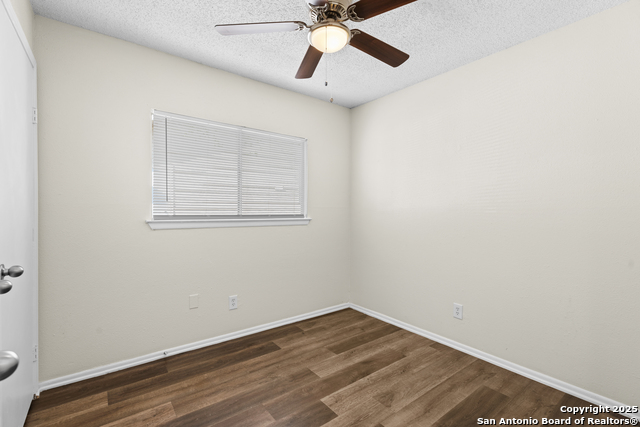 Listing photo id 8 for 922 Saddlebrook