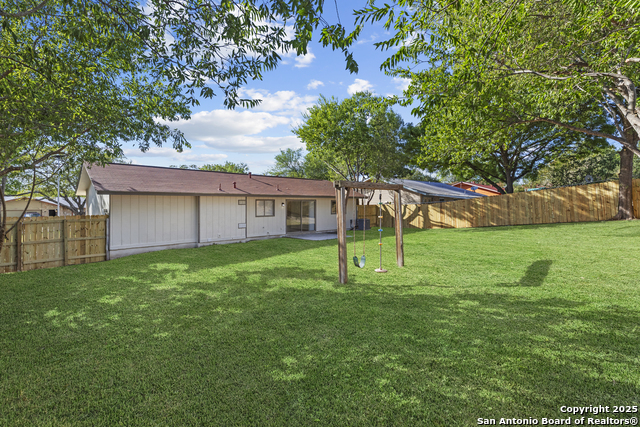 Listing photo id 10 for 922 Saddlebrook