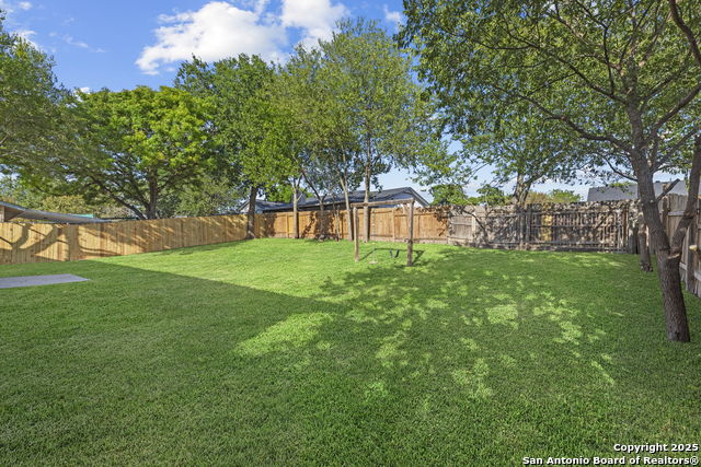 Listing photo id 11 for 922 Saddlebrook