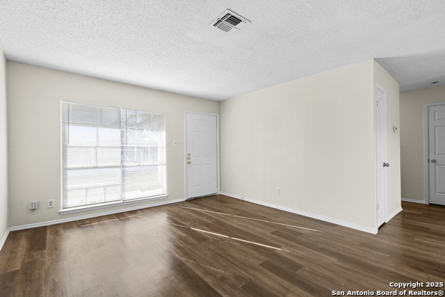 Listing photo id 0 for 922 Saddlebrook