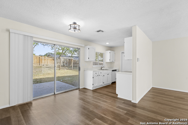 Listing photo id 1 for 922 Saddlebrook