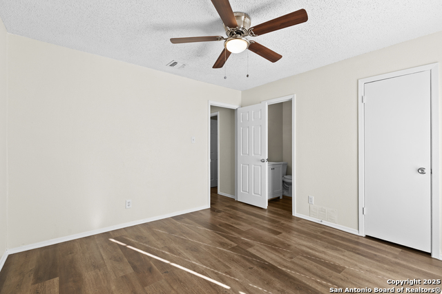 Listing photo id 4 for 922 Saddlebrook