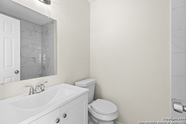 Listing photo id 5 for 922 Saddlebrook