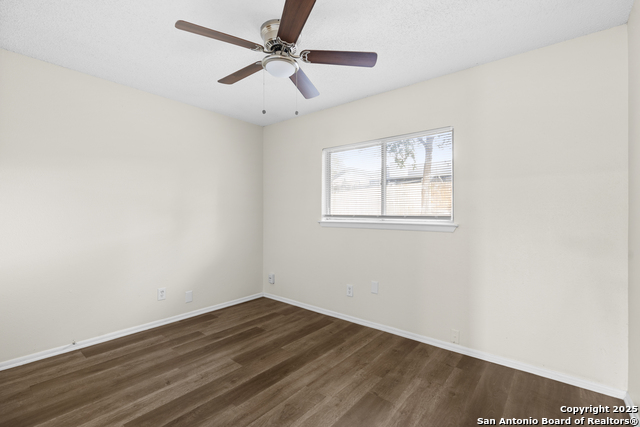 Listing photo id 6 for 922 Saddlebrook