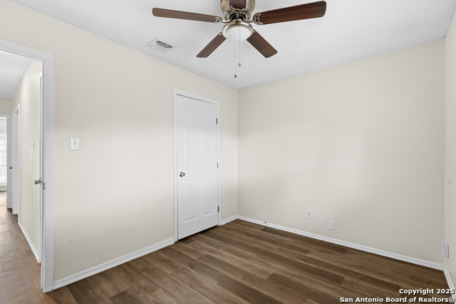 Listing photo id 7 for 922 Saddlebrook