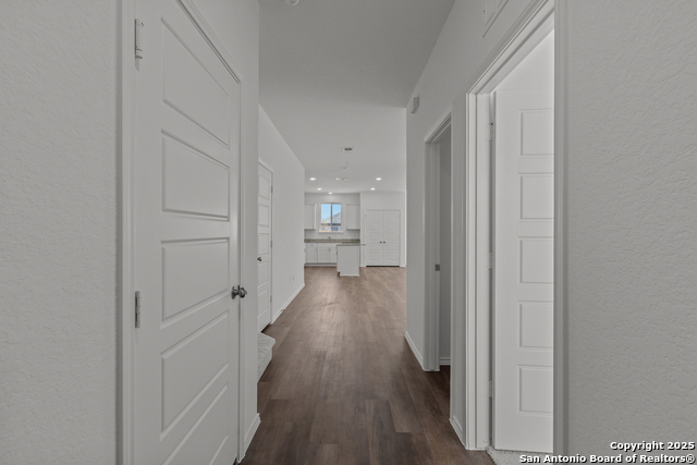 Listing photo id 6 for 4157 Bermuda Ln