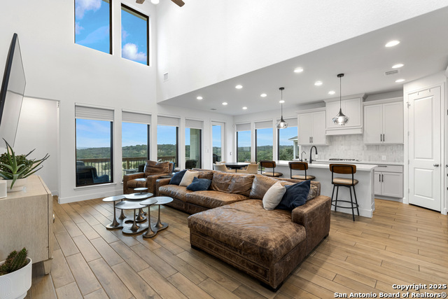 Image 7 of 38 For 250 Navarro