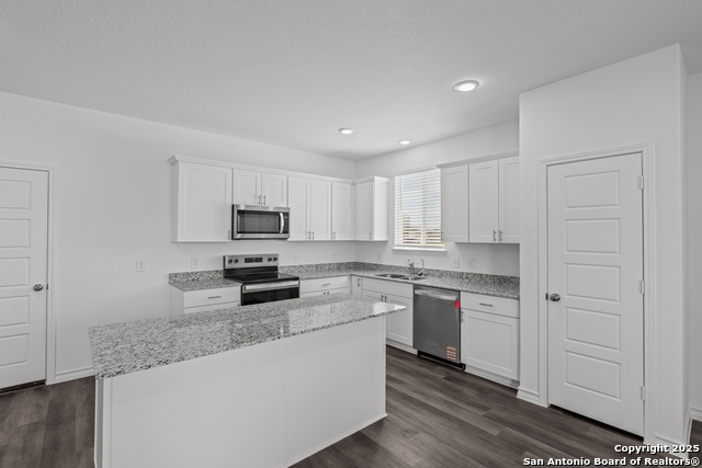 Listing photo id 9 for 4161 Bermuda Ln