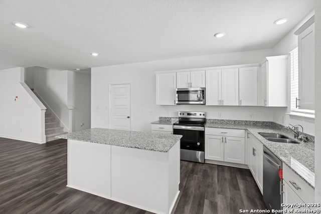Listing photo id 10 for 4161 Bermuda Ln