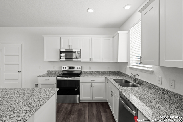 Listing photo id 11 for 4161 Bermuda Ln