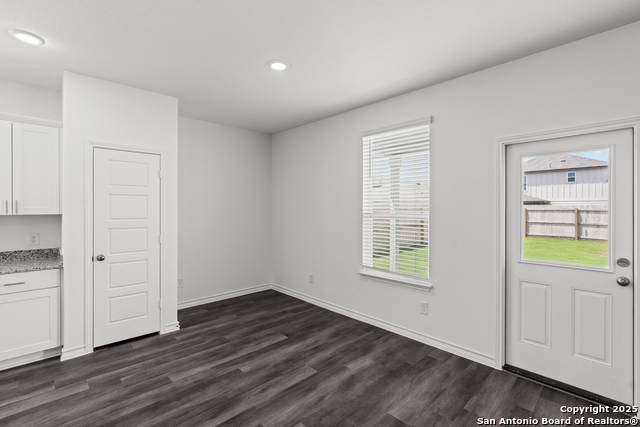 Listing photo id 15 for 4161 Bermuda Ln
