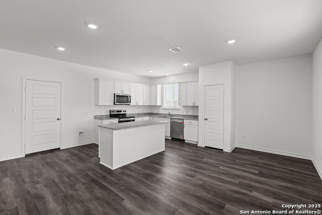 Listing photo id 16 for 4161 Bermuda Ln