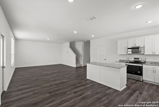 Listing photo id 17 for 4161 Bermuda Ln