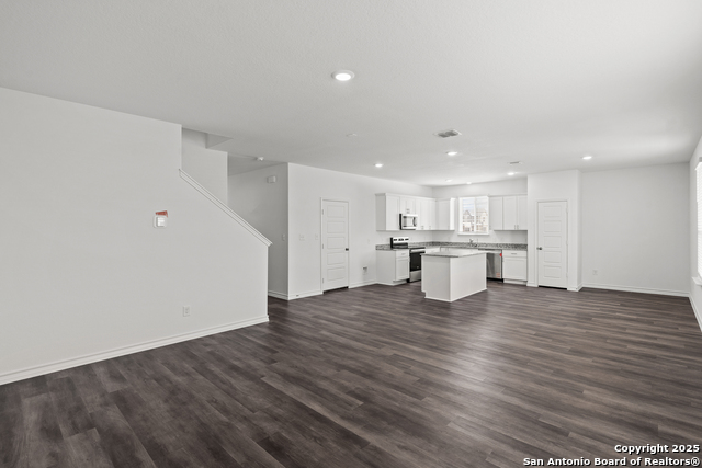 Listing photo id 7 for 4161 Bermuda Ln