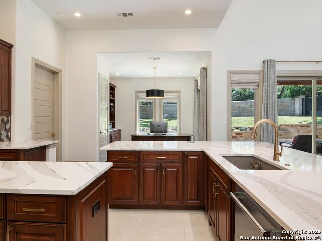 Listing photo id 15 for 110 Manorbrook