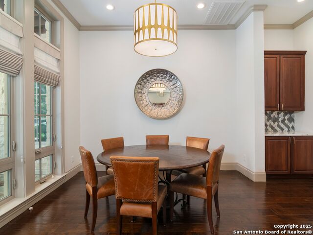 Listing photo id 6 for 110 Manorbrook