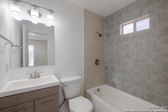 Image 4 of 18 For 222 Cortez Ave