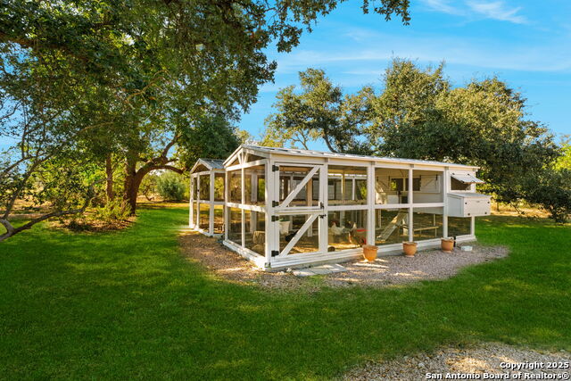 Listing photo id 34 for 219 Madrone Trail