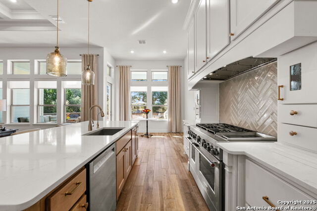 Listing photo id 2 for 219 Madrone Trail