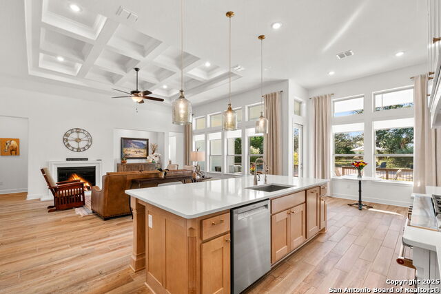 Listing photo id 4 for 219 Madrone Trail