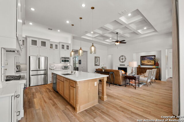 Listing photo id 7 for 219 Madrone Trail