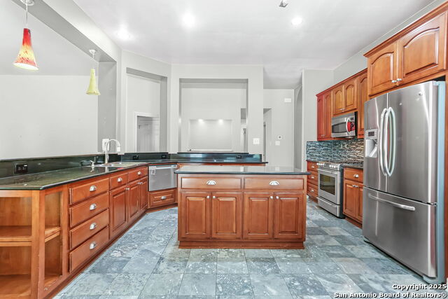 Image 11 of 17 For 9018 Foxland Dr.