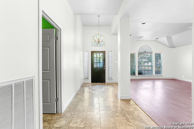 Image 5 of 17 For 9018 Foxland Dr.