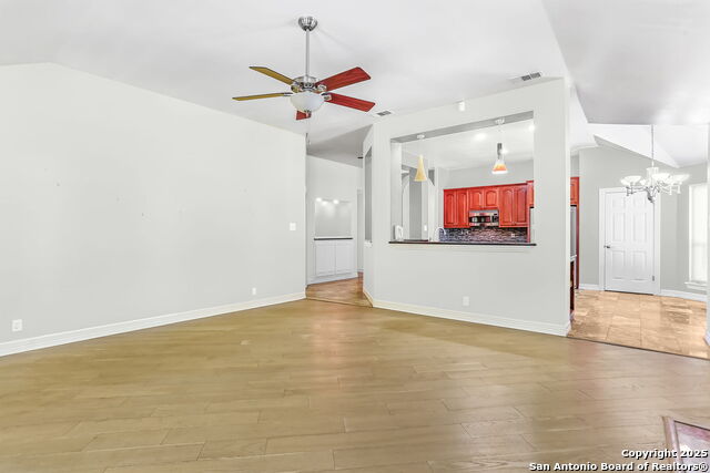 Image 7 of 17 For 9018 Foxland Dr.
