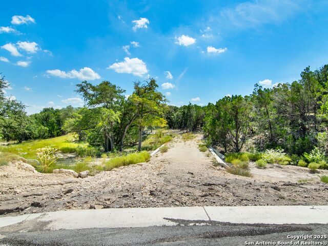 Listing photo id 3 for 25722 Eden Point