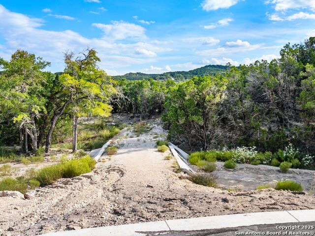 Listing photo id 4 for 25722 Eden Point