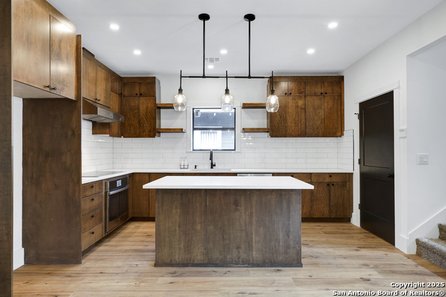 Image 10 of 36 For 211 Queen Anne Ct