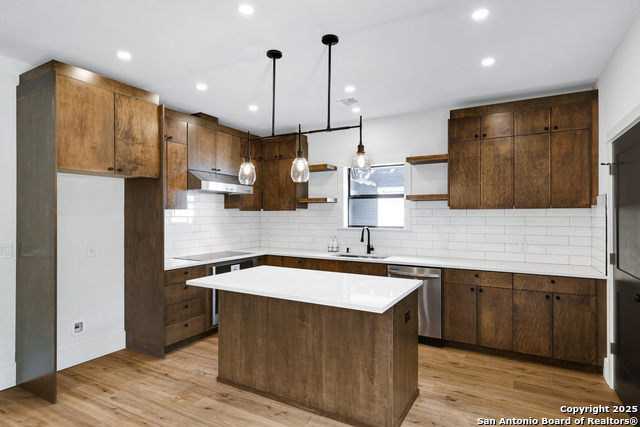 Image 11 of 36 For 211 Queen Anne Ct