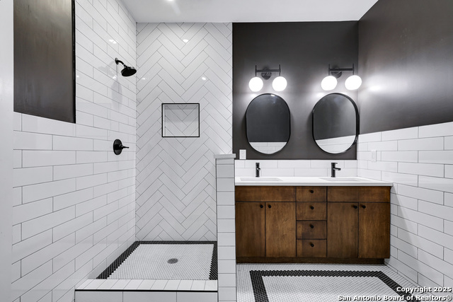 Image 17 of 36 For 211 Queen Anne Ct