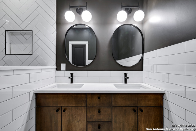 Image 18 of 36 For 211 Queen Anne Ct