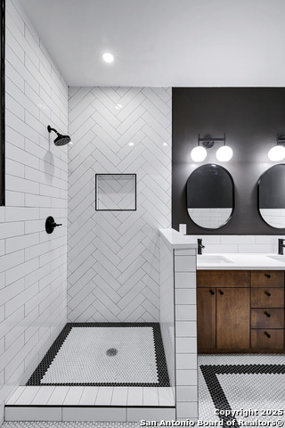 Image 21 of 36 For 211 Queen Anne Ct