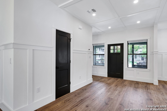 Image 5 of 36 For 211 Queen Anne Ct