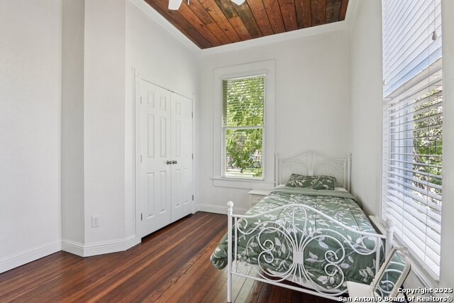 Image 30 of 45 For 802 Pine N 