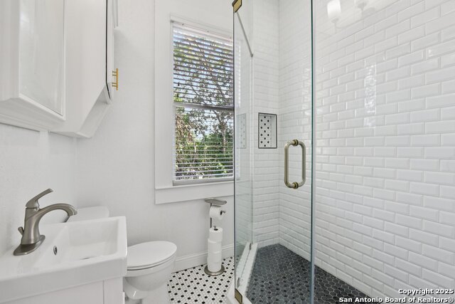 Image 31 of 45 For 802 Pine N 