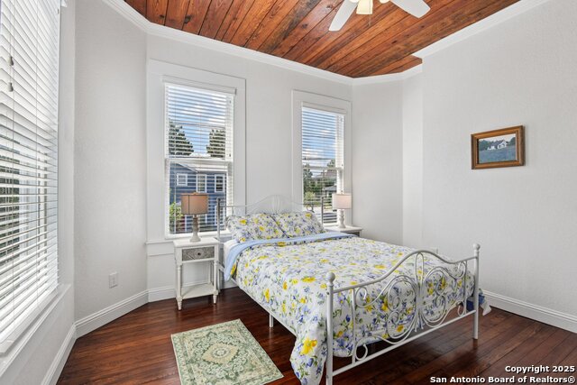 Image 33 of 45 For 802 Pine N 