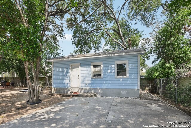 Image 34 of 45 For 802 Pine N 