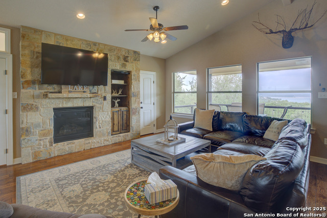 Image 5 of 50 For 1350 Colleen