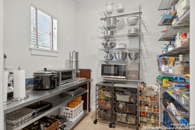 Image 15 of 48 For 317 E El Paso St