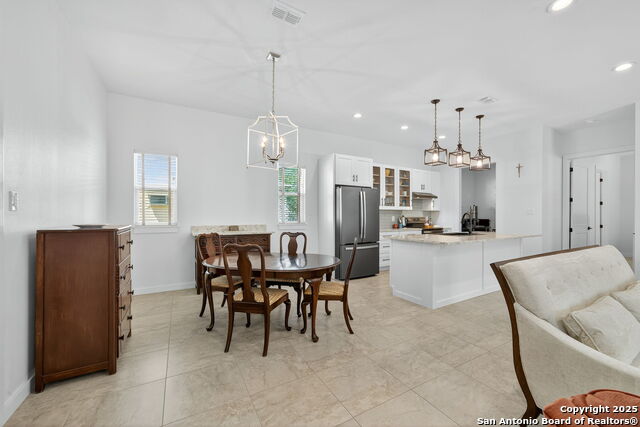 Image 17 of 48 For 317 E El Paso St