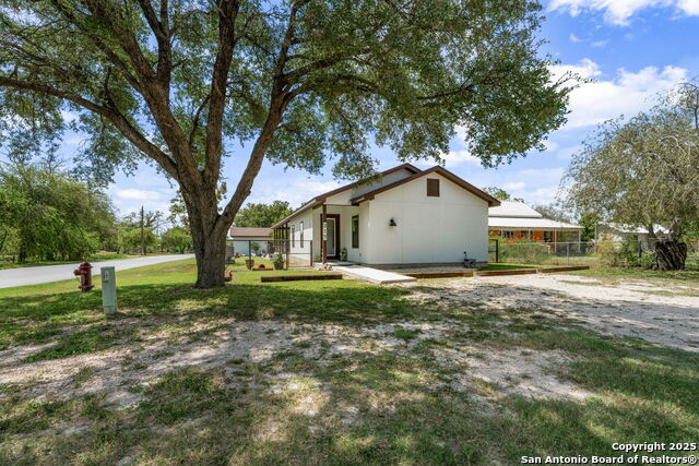 Image 2 of 48 For 317 E El Paso St