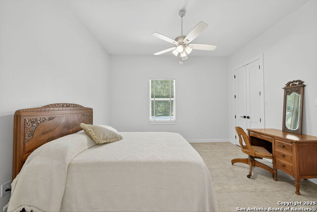 Image 20 of 48 For 317 E El Paso St