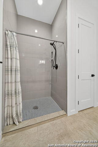 Image 23 of 48 For 317 E El Paso St