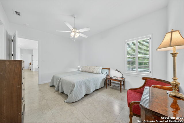 Image 25 of 48 For 317 E El Paso St