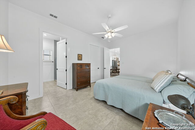 Image 26 of 48 For 317 E El Paso St